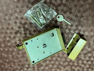 Cerradura Puerta Dorada con Llave