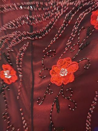 Vestido fiesta palabra de honor rojo con chal