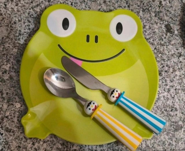 Vajilla infantil Pocoyo y Doraemon