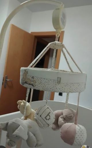 Móvil para cuna con peluches