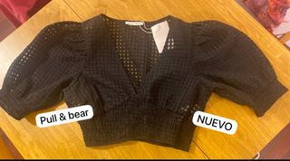 Pull & Bear Top Negro, mangas abullonadas. NUEVO