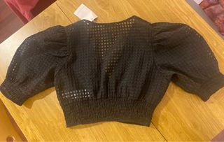Pull & Bear Top Negro, mangas abullonadas. NUEVO