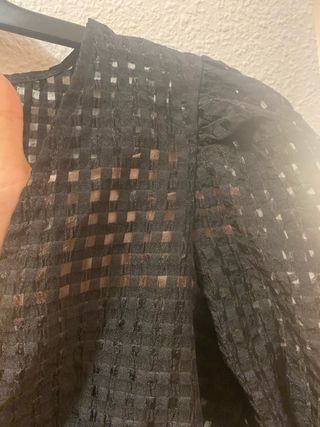 Pull & Bear Top Negro, mangas abullonadas. NUEVO