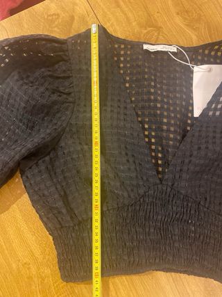Pull & Bear Top Negro, mangas abullonadas. NUEVO