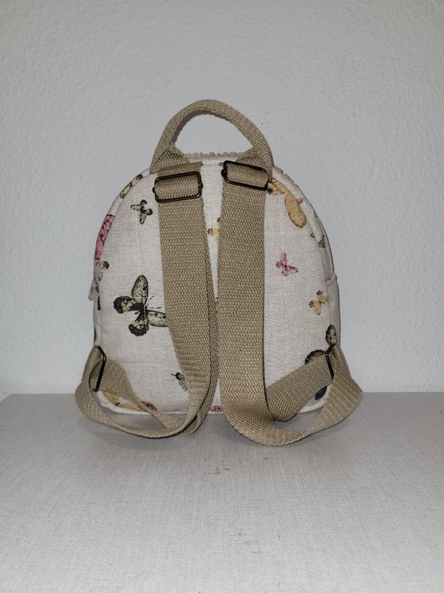 Mochila de tela hecha a mano con mariposas