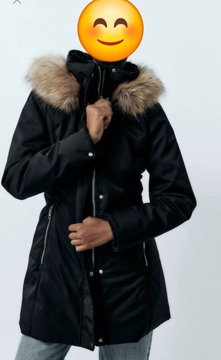 Parka Zara Negra con Capucha y Pelo