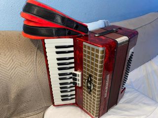 Acordeón Royal Standard 72 bajos