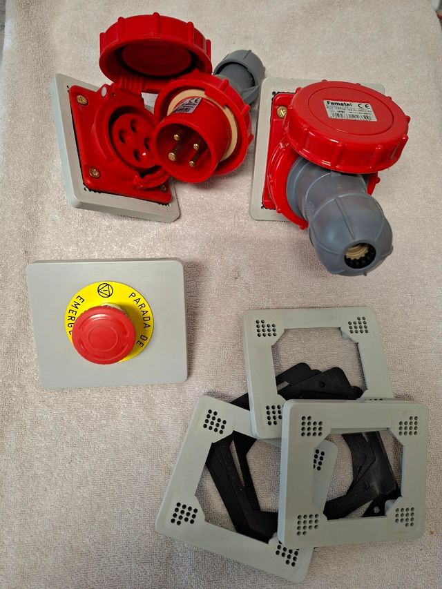 Enchufe Subcuadro Electrico Famatel - Nuevo