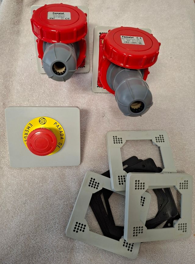 Enchufe Subcuadro Electrico Famatel - Nuevo