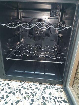 Mini nevera botellero vinos.marca HORI