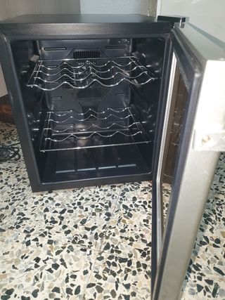 Mini nevera botellero vinos.marca HORI