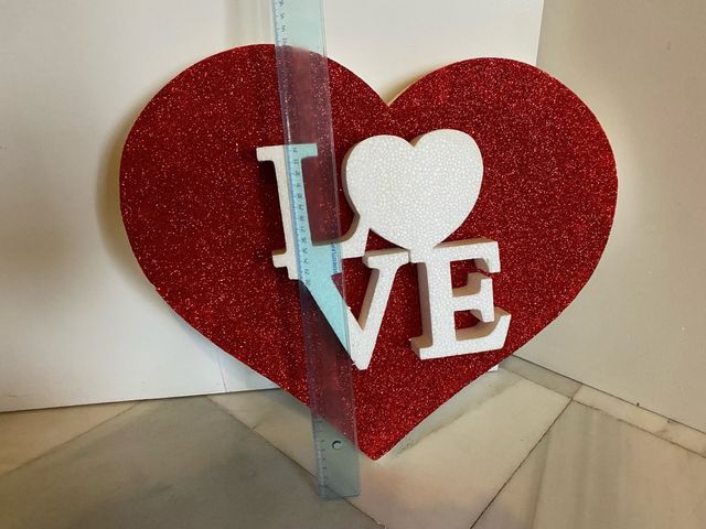 Corazón de corcho con letras LOVE