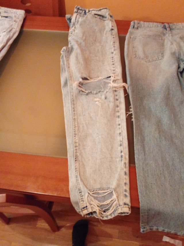 Pantalones vaqueros desgastados talla 40