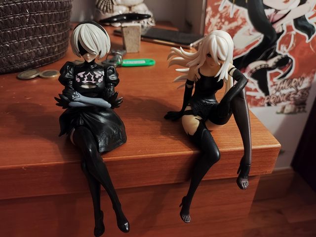 Figuras Nier Automata 2B y A2
