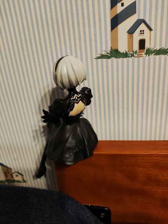 Figuras Nier Automata 2B y A2