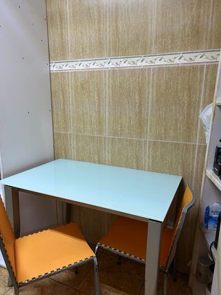 Ampia gamma di tavoli allungabili in vetro temperato