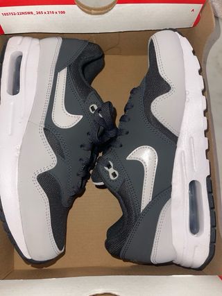 Nike Air Max 1 Gris y Blanco