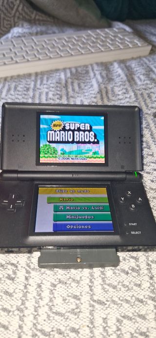 Nintendo DS Lite Negra + New Super Mario Bros.