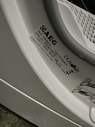 Secadora AEG 8kg Bomba de Calor y Motor Inverter 