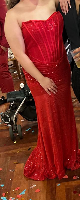 Vestido de fiesta rojo con lentejuelas