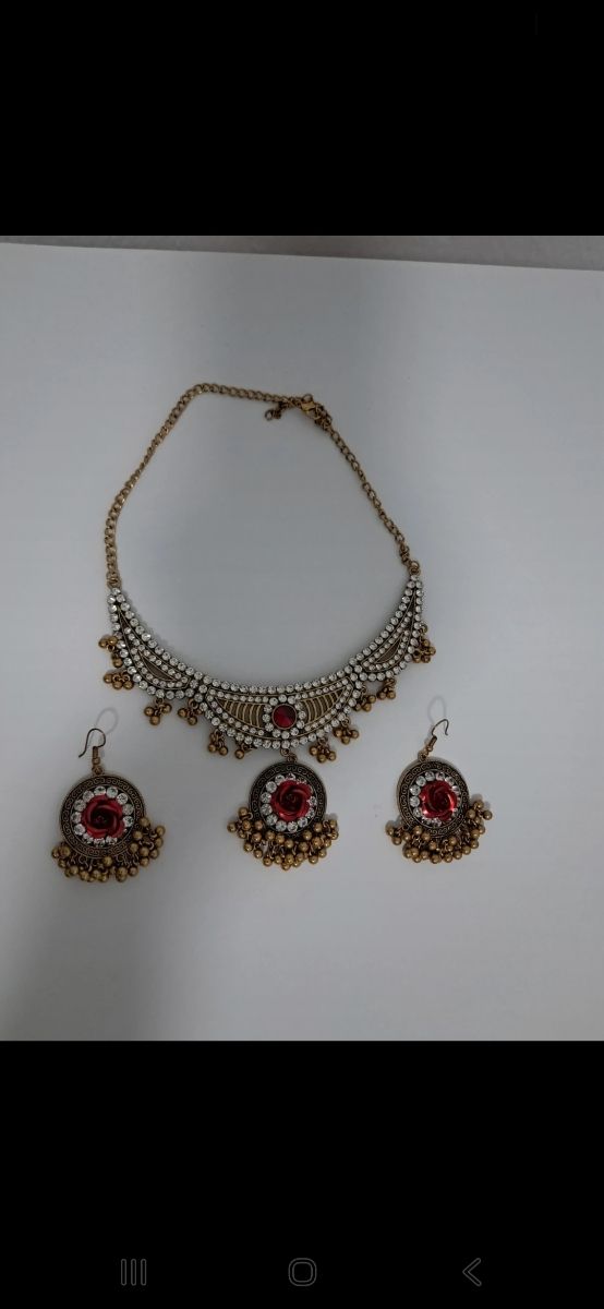 Conjunto bisutería oro y rojo