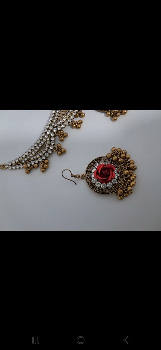 Conjunto bisutería oro y rojo