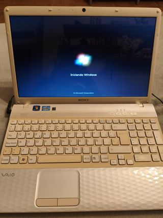 Sony VAIO PCG-71911M i3 / 4GB / 250GB –Funcionando