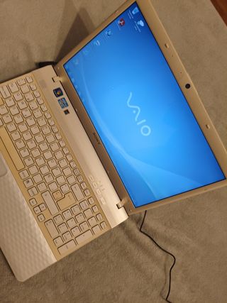 Sony VAIO PCG-71911M i3 / 4GB / 250GB –Funcionando