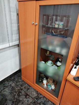 Mueble de comedor con vitrina
