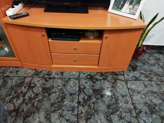 Mueble de comedor con vitrina