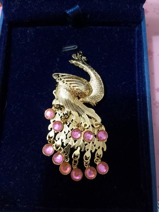 Spilla ciondolo pavone oro e rosa