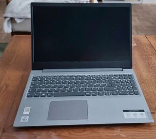 Portátil Lenovo i3 10th Gen 20GB RAM 250GB SSD W11