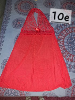 Ropa interior de encaje rojo