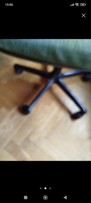 Silla de oficina verde y negra