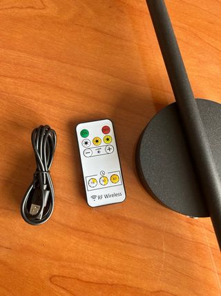 Lámpara LED Negra con Control Remoto