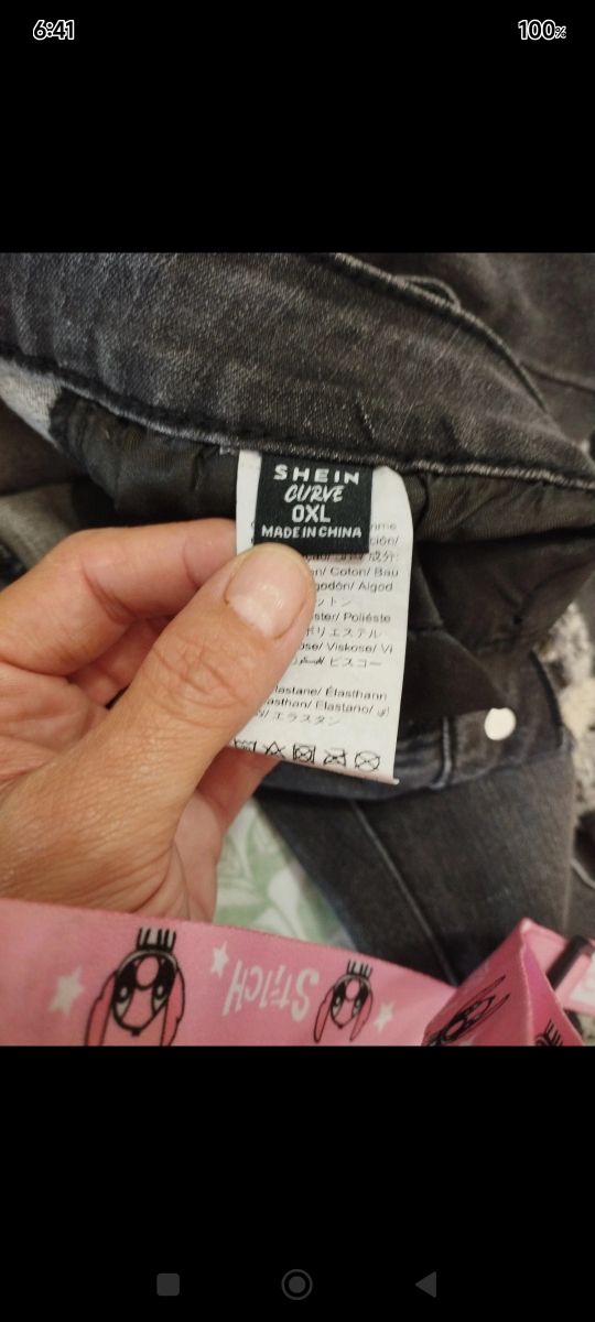 Vaqueros elásticos negros rotos