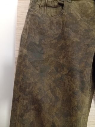 Pantalón vaquero Zara estampado