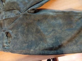 Pantalón vaquero Zara estampado