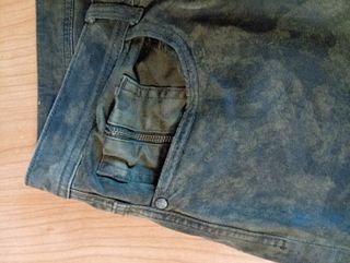 Pantalón vaquero Zara estampado