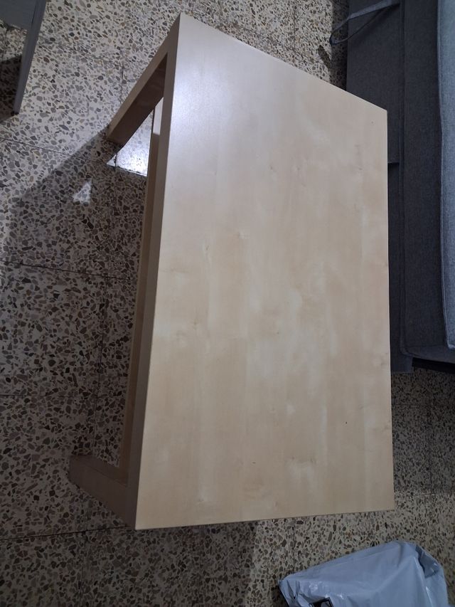 Mesa de centro de madera color beige