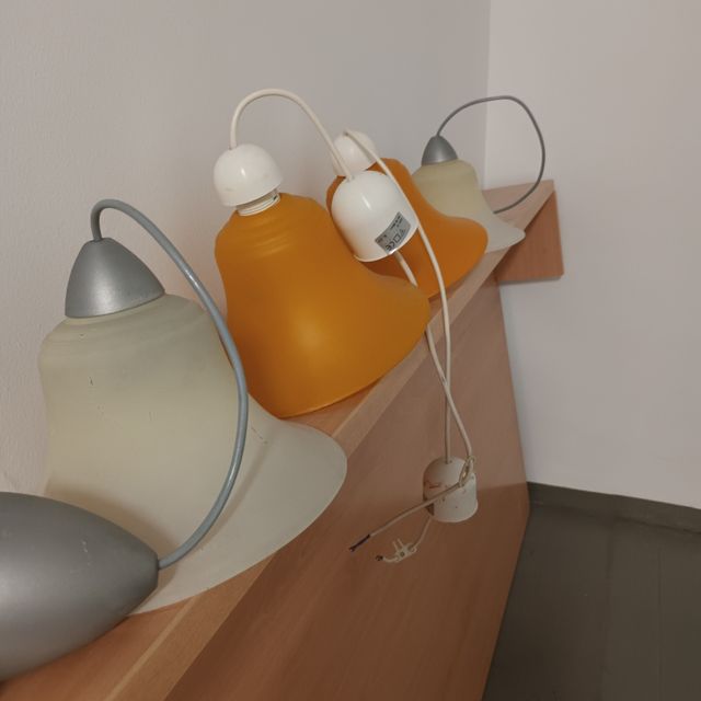 Lámparas colgantes de cristal y plástico