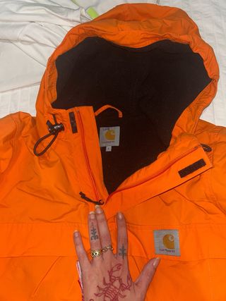 chubasquero canguro de carhartt naranja bolsillo