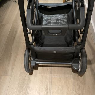 Silla de paseo Inglesina Aptica gris