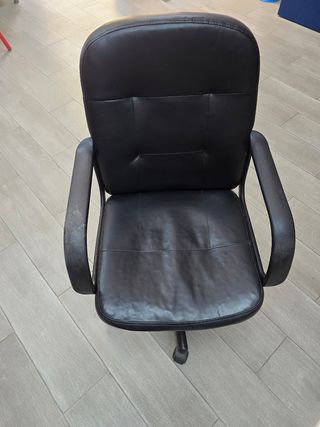 Silla de oficina negra