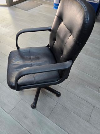 Silla de oficina negra