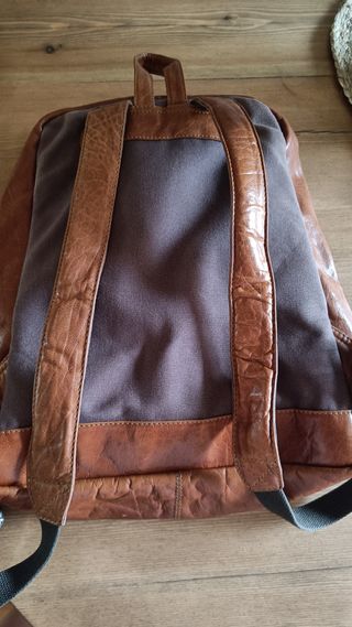 Mochila piel marron..