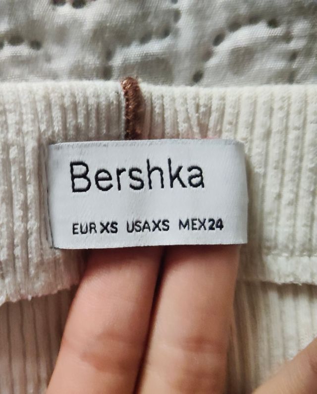 Falda corta bicolor con costuras