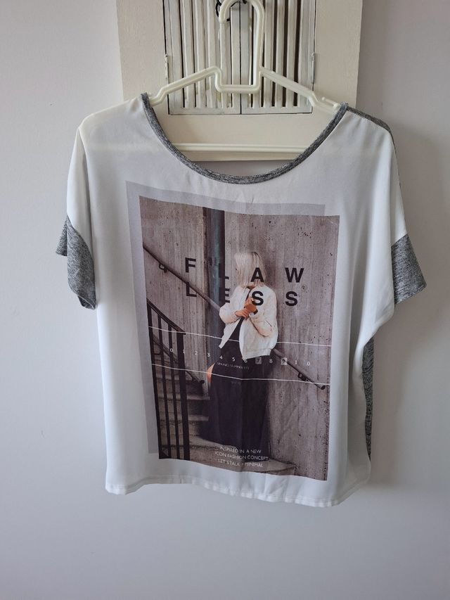 Camiseta   estampado gráfico, cuello picó detrás