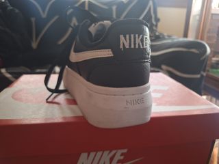 Zapatillas Nike Mujer Negras y Blancas