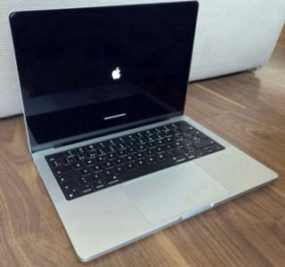 MacBook Pro 14" M3 8GB 512GB
Plata perfecto estado